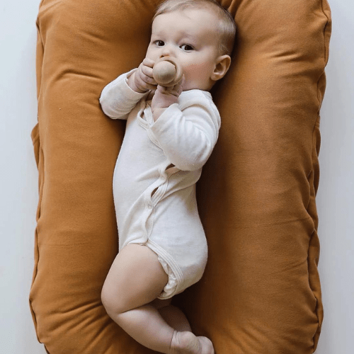Réducteur de lit bébé| CAFÉ - Palais des petits