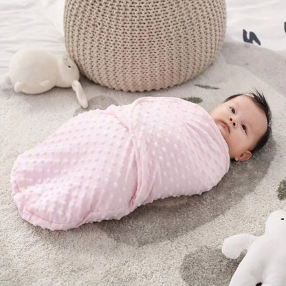 Emmaillotage bebe nuit en polaire douce à pois, effet anti-sursaut