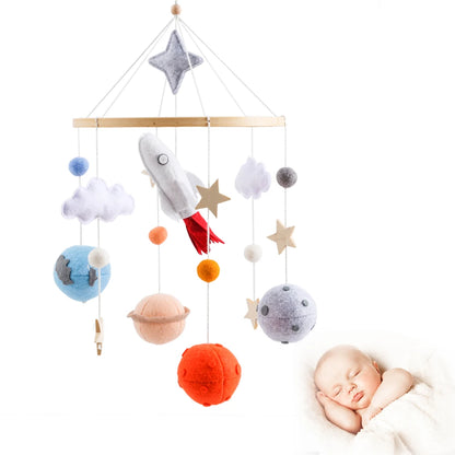 Mobile lit bébé en bois et feutrine – Fusée, planètes ou astronaute
