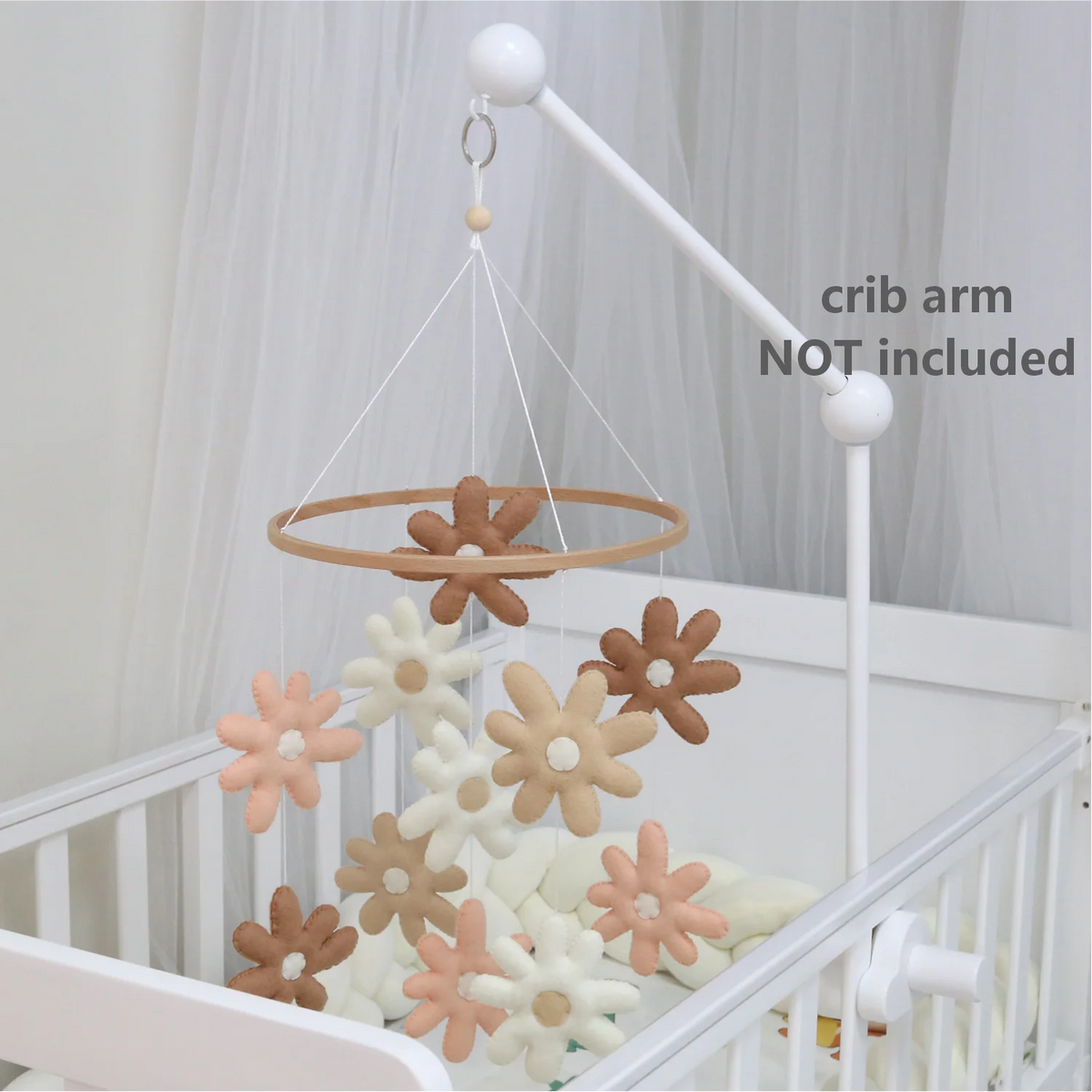 Mobile lit bébé en feutrine – marguerite