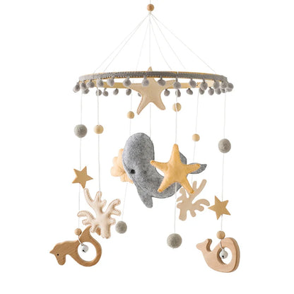 Mobile musical en bois océan ou arc-en-ciel pour lit de bébé