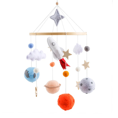 Mobile lit bébé en bois et feutrine – Fusée, planètes ou astronaute