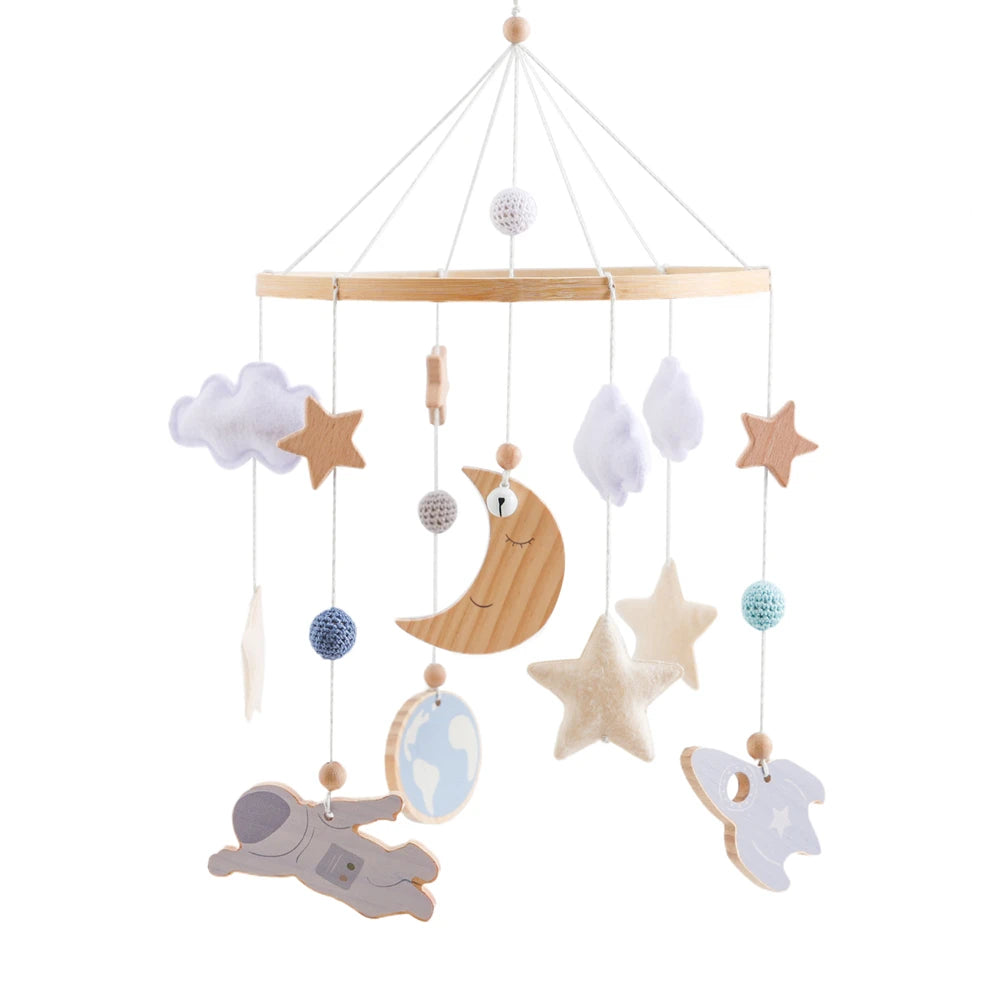Mobile lit bébé en bois et feutrine – Fusée, planètes ou astronaute