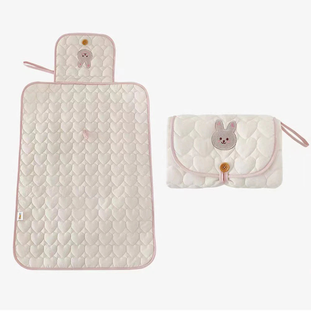 Matelas à langer pliable et nomade pour bébé