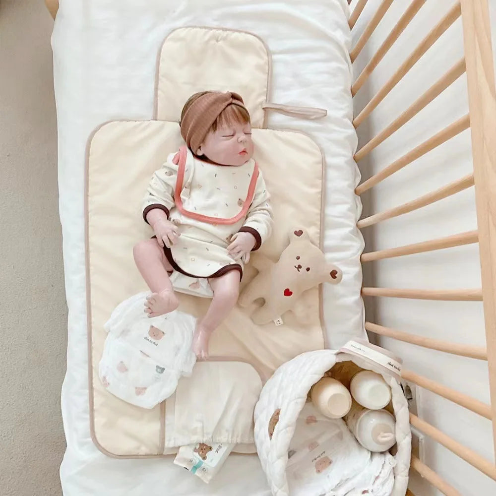 Matelas à langer pliable et nomade pour bébé