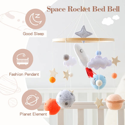 Mobile lit bébé en bois et feutrine – Fusée, planètes ou astronaute