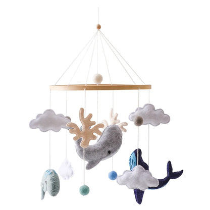 Mobile musical en bois océan ou arc-en-ciel pour lit de bébé