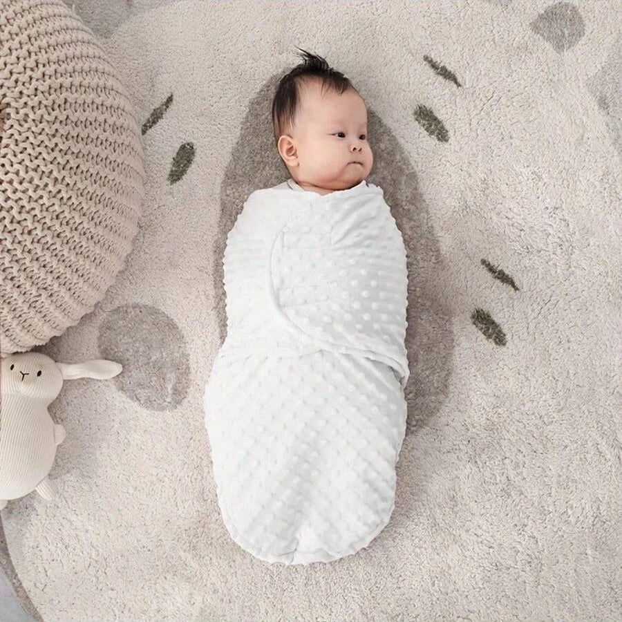 Emmaillotage bebe nuit en polaire douce à pois, effet anti-sursaut