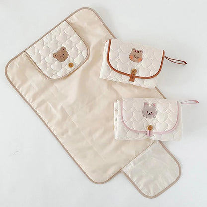 Matelas à langer pliable et nomade pour bébé