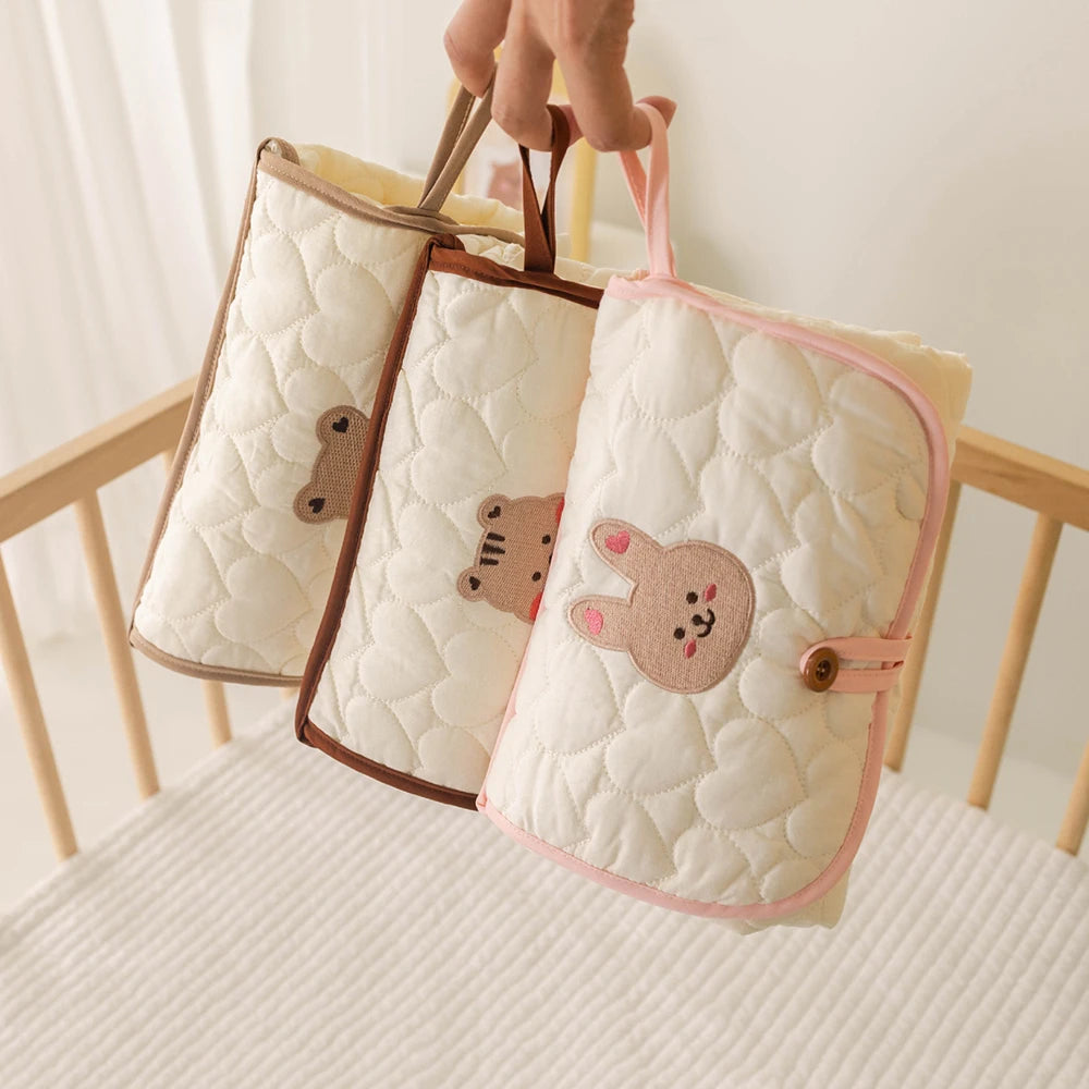 Matelas à langer pliable et nomade pour bébé