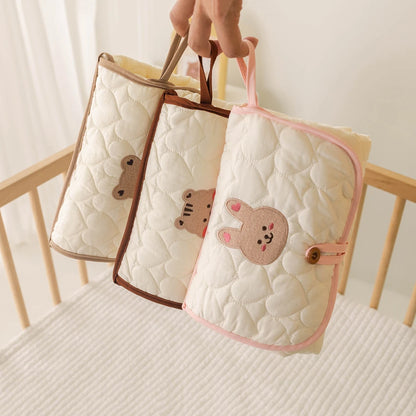 Matelas à langer pliable et nomade pour bébé