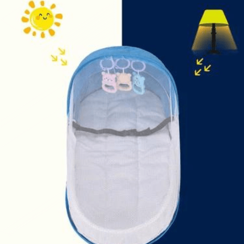 Réducteur de lit bébé BestBabyMosquito™ avec filet anti-insectes, jouets intégrés et design portable pour nouveau-nés et jeunes bébés.
