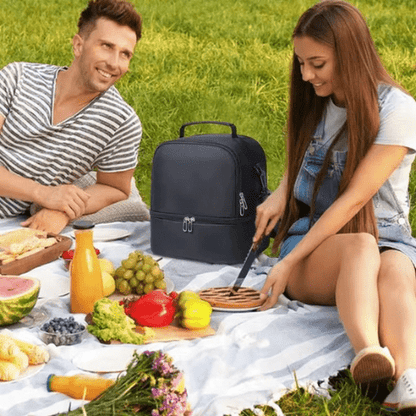 Sac à langer noir compact pour transporter biberons et essentiels bébé lors de sorties en famille</Sac à langer pratique et élégant pour organiser biberons, vêtements et accessoires bébé en extérieur
