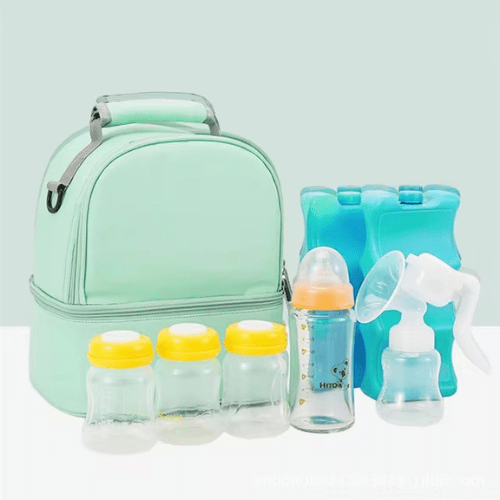 Sac à langer vert clair avec compartiment biberon, bouteilles, tire-lait et packs de glace pour garder le lait maternel frais.